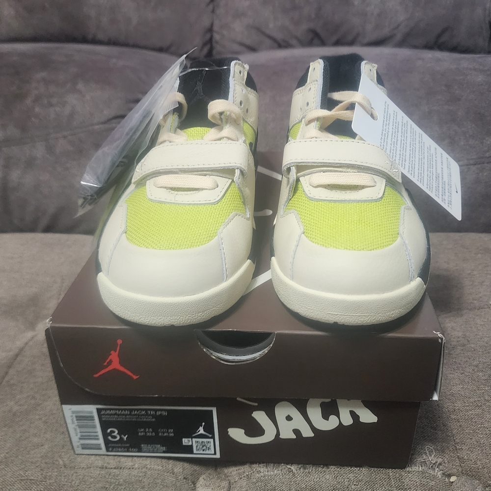 Jordan Cream and Green Sneakers Modern Athletic Design